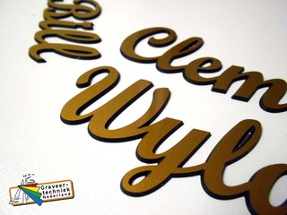 Letters doorgefreesd goudkleurig kunststof